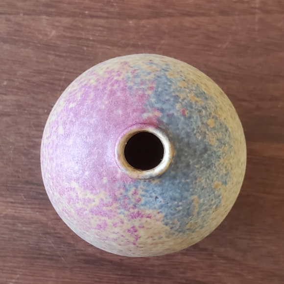 Studio Pottery Vase Pretty Little Vase - Picture 6 of 10